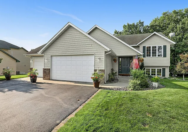 1st image of 13628 9th Ave S, Zimmerman, MN 55398 | MLS# 7109421