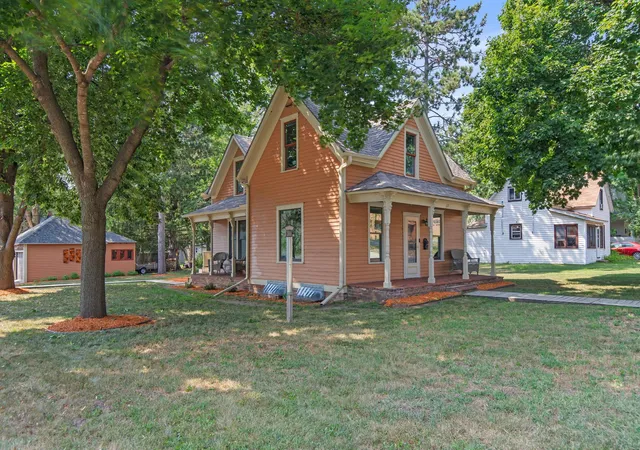 Photo 3 of Single family home for sale at 1221 10th Street E, Menomonie, WI 54751 | MLS# 7109426 | Listing updated on 2026-08-23