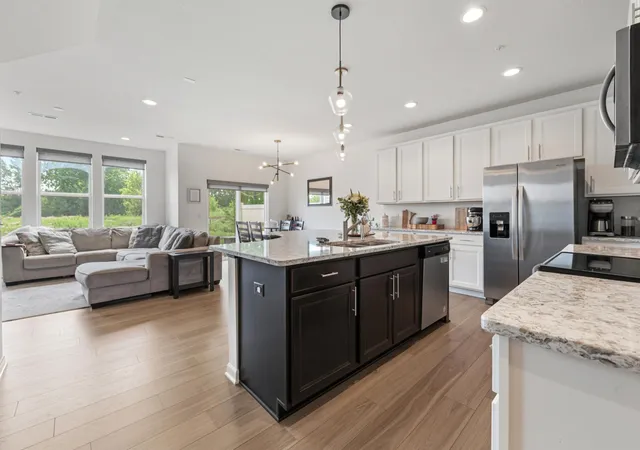 1st image of 762 Stonegate Rd, Chanhassen, MN 55317 | MLS# 7109466