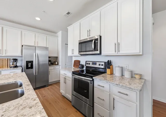2nd image of 762 Stonegate Rd, Chanhassen, MN 55317 | MLS# 7109466