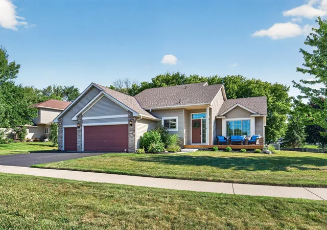 1st image of 10402 34th St Ne, Saint Michael, MN 55376 | MLS# 7109477