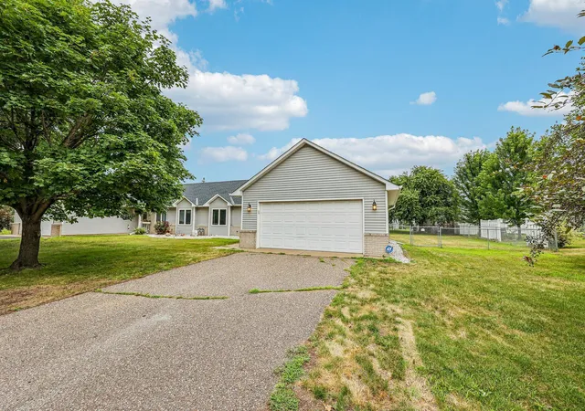 1st image of 720 Oakwood St Nw, Isanti, MN 55040 | MLS# 7109479