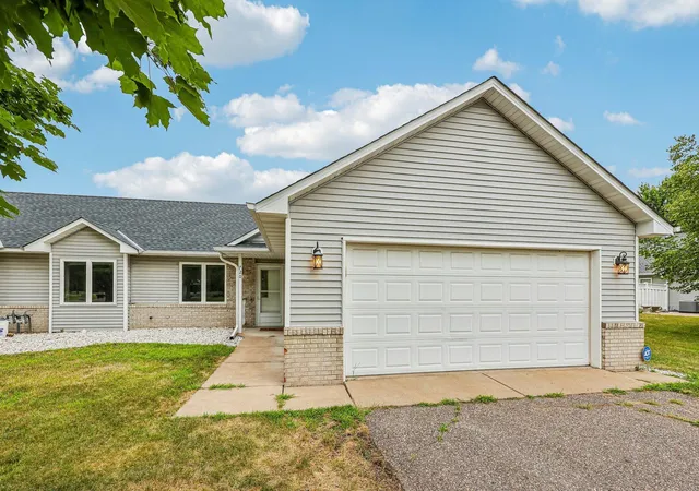 2nd image of 720 Oakwood St Nw, Isanti, MN 55040 | MLS# 7109479