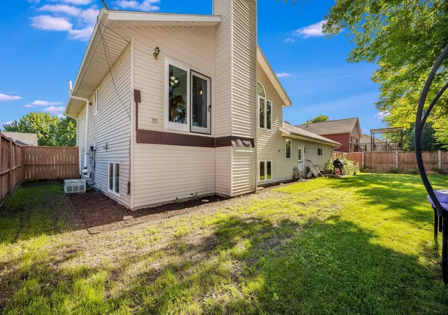 Photo 4 of Single family home for sale at 1735 Orchid Dr N, North Mankato, MN 56003 | MLS# 7109503 | Listing updated on 2026-09-26