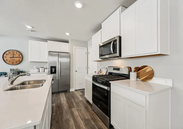 1st image of 1961 Highview Ter, Shakopee, MN 55379 | MLS# 7109516