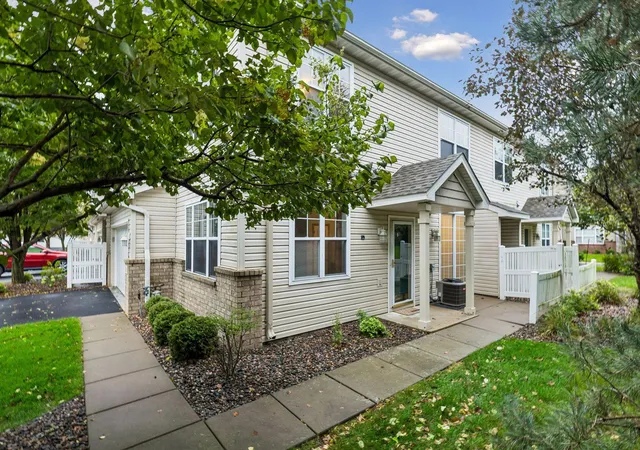 Photo 3 of Single family home for sale at 9285 Holly Ln N, Maple Grove, MN 55311 | MLS# 7109568 | Listing updated on 2026-09-18