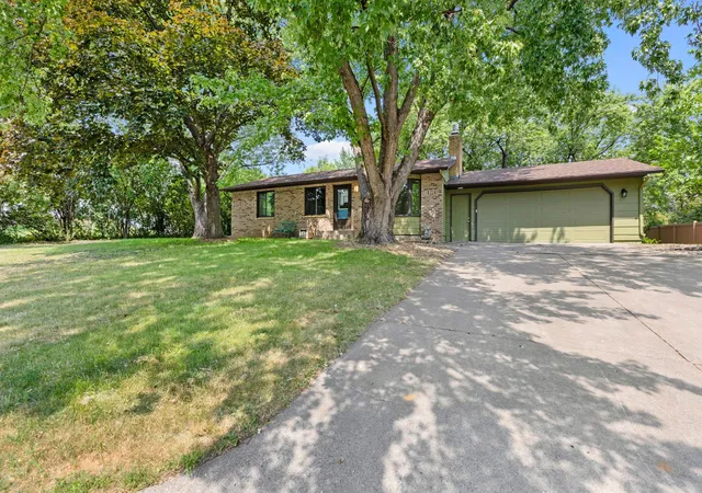 Photo 2 of Single family home for sale at 2865 Upper 79th Ct E, Inver Grove Heights, MN 55076 | MLS# 7109603 | Listing updated on 2026-08-26
