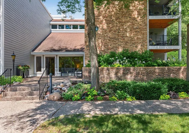 Listing Photo 4 - Condo for sale in building located at 3020 Saint Albans Mill Rd, Minnetonka, MN 55305 - Unit #205