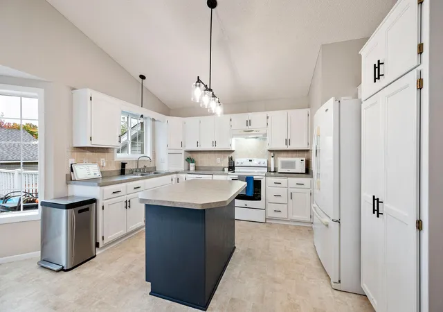 Photo 3 of Single family home for sale at 10703 Karston Ave Ne, Albertville, MN 55301 | MLS# 7109622 | Listing updated on 2026-10-21