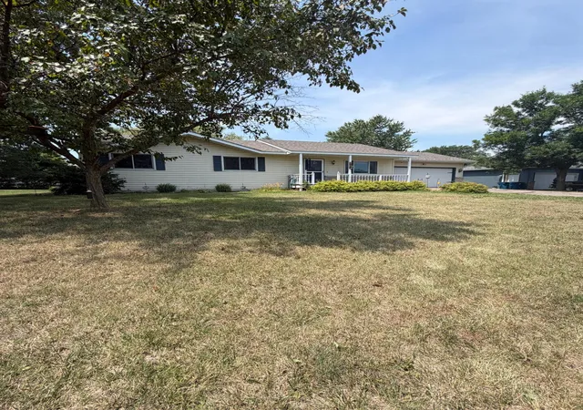 2nd image of 801 Ne 2nd Ave, Saint Joseph, MN 56374 | MLS# 7109660