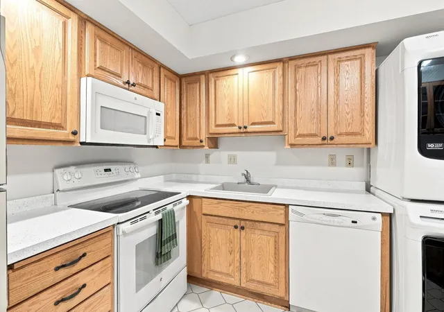 Photo 4 of Condo for sale at 12600 Parkwood Dr #308, Burnsville, MN 55337 | MLS# 7109707 | Listing updated on 2026-09-12