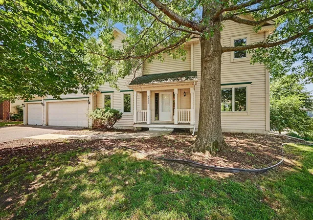 Photo 2 of Single family home for sale at 3850 Jamestown Curv, Saint Paul, MN 55129 | MLS# 7109758 | Listing updated on 2026-08-28
