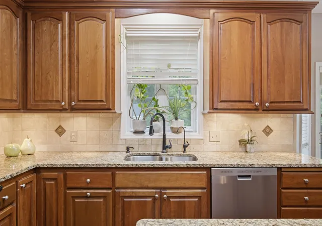 Photo 5 of Single family home for sale at 15016 Viewcrest Ln, Burnsville, MN 55306 | MLS# 7109802 | Listing updated on 2026-08-15