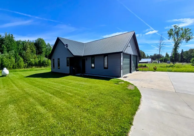 Photo 2 of Single family home for sale at 17668 Birch Dr Nw, Angle Inlet, MN 56711 | MLS# 7109805 | Listing updated on 2026-08-06