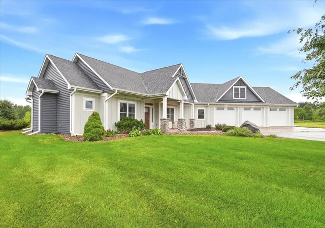 Photo 1 of Sale Pending at 984 152nd Avenue, New Richmond, WI 54017 | MLS# 7109814 | Listing updated on 2026-08-26