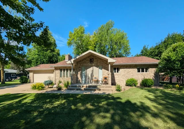 Photo 1 of Single family home for sale at 611 N 12th Street, Montevideo, MN 56265 | MLS# 7109846 | Listing updated on 2026-09-12