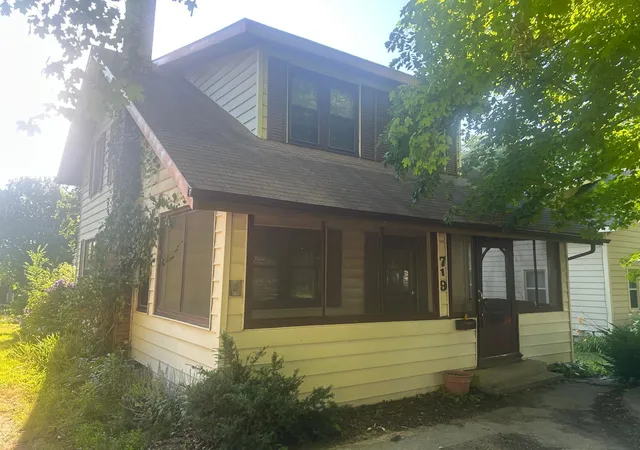 2nd image of 719 N Union Ave, Fergus Falls, MN 56537 | MLS# 7109847