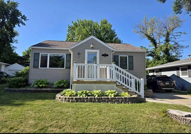 Photo 1 of Single family home for sale at 117 W Maple St, Marshall, MN 56258 | MLS# 7109851 | Listing updated on 2026-08-07