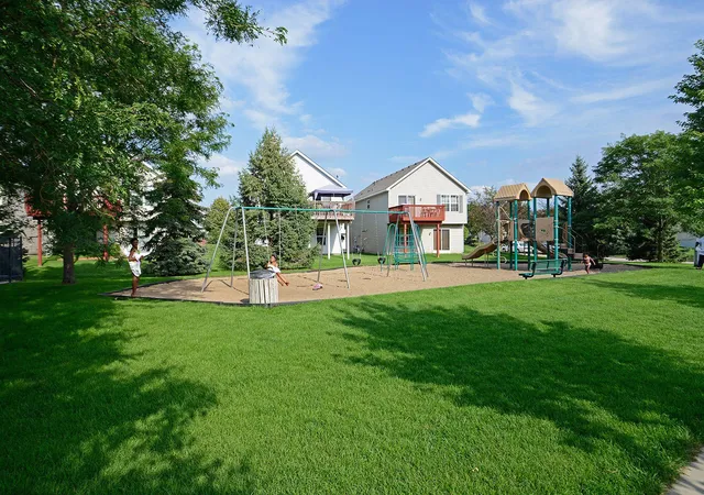 35th image of 1336 Yorkshire Ln, Shakopee, MN 55379 | MLS# 7109891