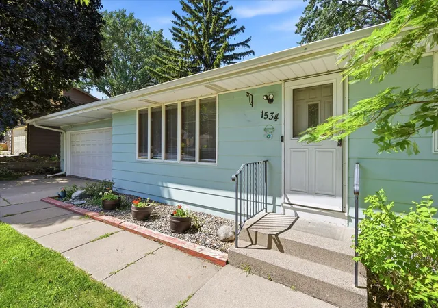 Photo 4 of Sale Pending at 1534 17th Street NW, Saint Paul, MN 55112 | MLS# 7109894 | Listing updated on 2026-08-24
