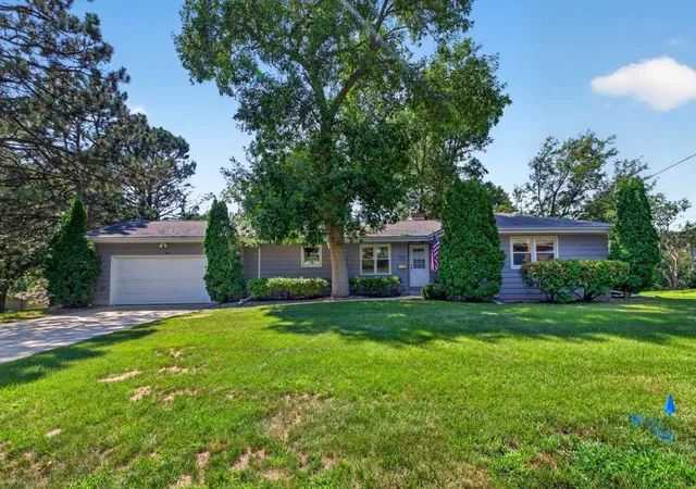 Photo 1 of Single family home for sale at 302 Garden Rd, Albert Lea, MN 56007 | MLS# 7109902 | Listing updated on 2026-08-23