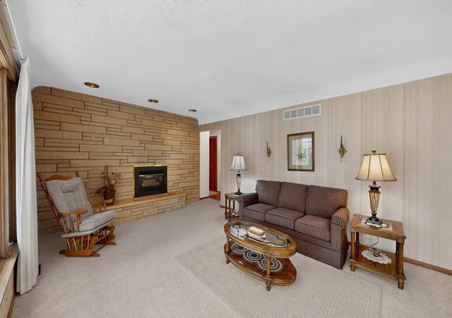 Photo 4 of Single family home for sale at 302 Garden Rd, Albert Lea, MN 56007 | MLS# 7109902 | Listing updated on 2026-10-05