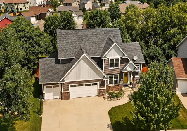 Photo 1 of Sale Pending at 2721 Boulder Ridge Dr Nw, Rochester, MN 55901 | MLS# 7109927 | Listing updated on 2026-08-17