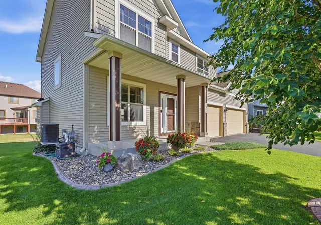 1st image of 1801 Foothill Trl, Shakopee, MN 55379 | MLS# 7109929