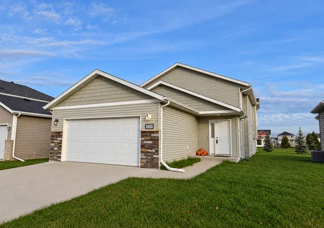 Single family home for sale at 6105 61 Avenue S, Fargo, ND 58104 | MLS# 7109948