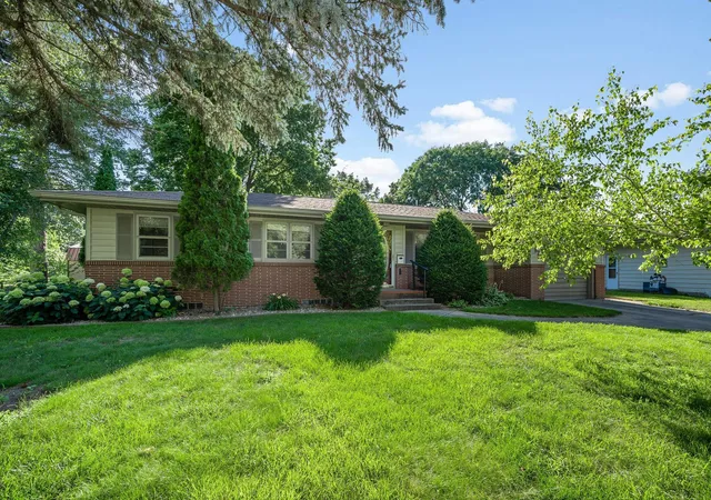 Photo 1 of Sale Pending at 1024 Holden Pl, Fairmont, MN 56031 | MLS# 7109960 | Listing updated on 2026-09-03