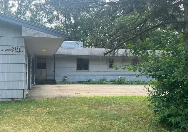Photo 4 of Single family home for sale at 9149 Meadowview Rd, Minneapolis, MN 55425 | MLS# 7109964 | Listing updated on 2026-09-05
