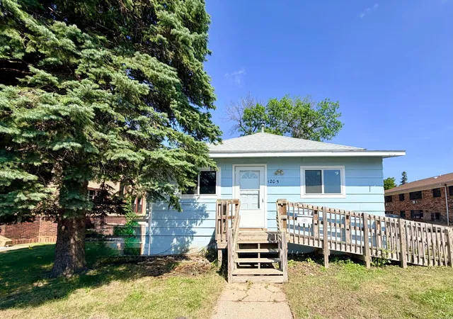 2nd image of 1205 6th Ave, Worthington, MN 56187 | MLS# 7109968