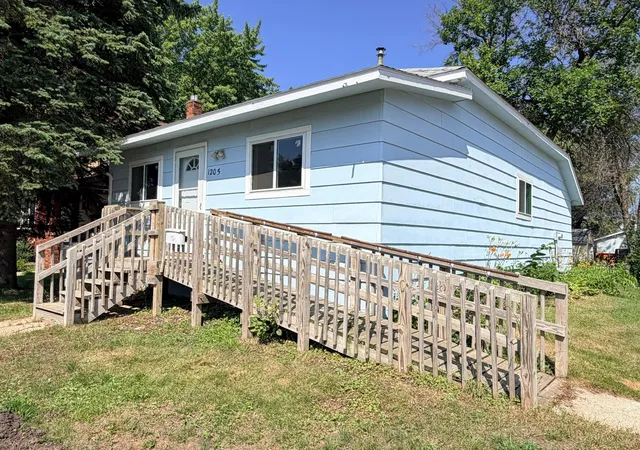 Photo 3 of Single family home for sale at 1205 6th Avenue, Worthington, MN 56187 | MLS# 7109968 | Listing updated on 2026-08-04