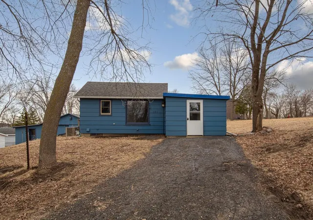 Photo 2 of Single family home for sale at 101 State Hwy 60 E, Elysian, MN 56028 | MLS# 7110004 | Listing updated on 2026-07-17