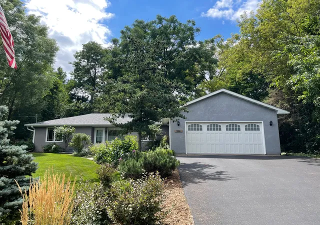 Photo 2 of Sale Pending at 1274 Amble Rd, Saint Paul, MN 55112 | MLS# 7110009 | Listing updated on 2026-09-30