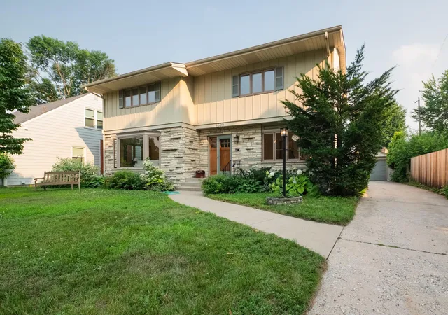 1st image of 4609 Coffey Ln, Minneapolis, MN 55406 | MLS# 7110062