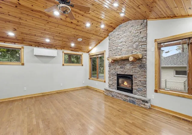 Photo 4 of Single family home for sale at 4858 Carolyn Ln, Saint Paul, MN 55110 | MLS# 7110094 | Listing updated on 2026-10-02
