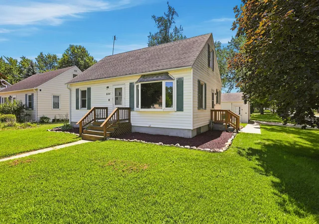 1st image of 604 E 3rd St, Litchfield, MN 55355 | MLS# 7110115
