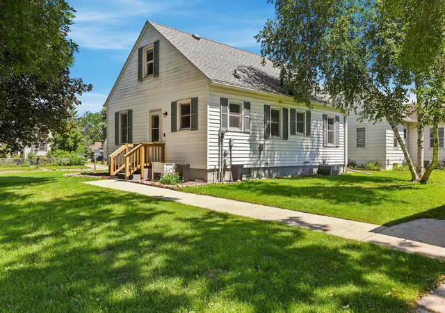 2nd image of 604 E 3rd St, Litchfield, MN 55355 | MLS# 7110115