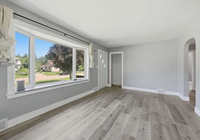 5th image of 604 E 3Rd St, Litchfield, MN 55355 | MLS# 7110115