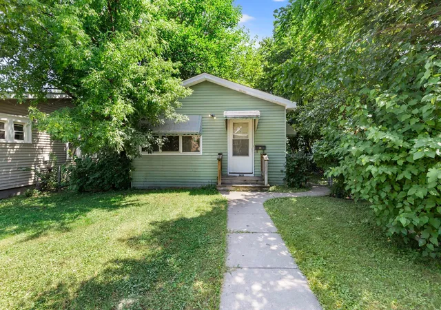 Photo 3 of Single family home for sale at 3822 Dupont Ave N, Minneapolis, MN 55412 | MLS# 7110129 | Listing updated on 2026-08-24