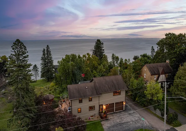 2nd image of 4 Lakeside Ct, Duluth, MN 55804 | MLS# 7110135