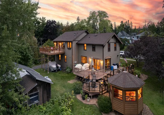 3rd image of 4 Lakeside Ct, Duluth, MN 55804 | MLS# 7110135