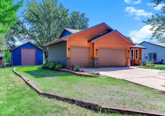 3rd image of 11831 Kerry St Nw, Minneapolis, MN 55433 | MLS# 7110148
