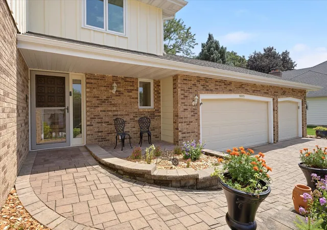 2nd image of 16015 46th Ave N, Minneapolis, MN 55446 | MLS# 7110155