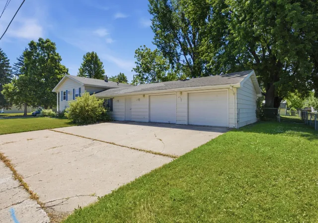 Photo 2 of Single family home for sale at 429 14th Street N, Breckenridge, MN 56520 | MLS# 7110161 | Listing updated on 2026-09-01