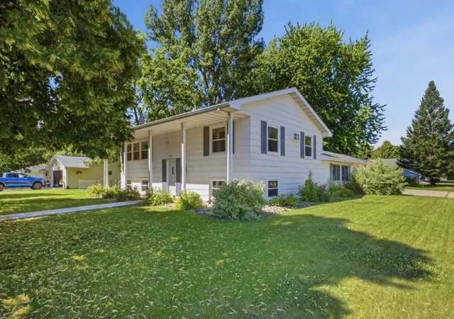 Photo 3 of Single family home for sale at 429 14th Street N, Breckenridge, MN 56520 | MLS# 7110161 | Listing updated on 2026-09-01