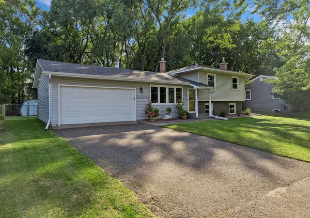 2nd image of 1949 Lakeaires Blvd, Saint Paul, MN 55110 | MLS# 7110189