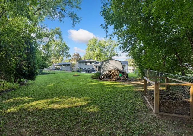 49th image of 1949 Lakeaires Blvd, Saint Paul, MN 55110 | MLS# 7110189