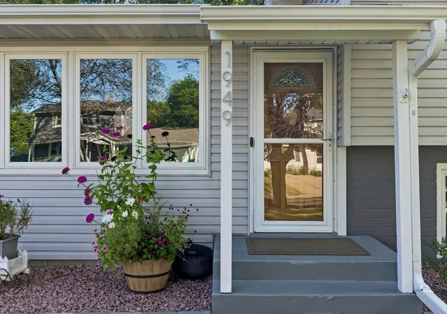 5th image of 1949 Lakeaires Blvd, Saint Paul, MN 55110 | MLS# 7110189
